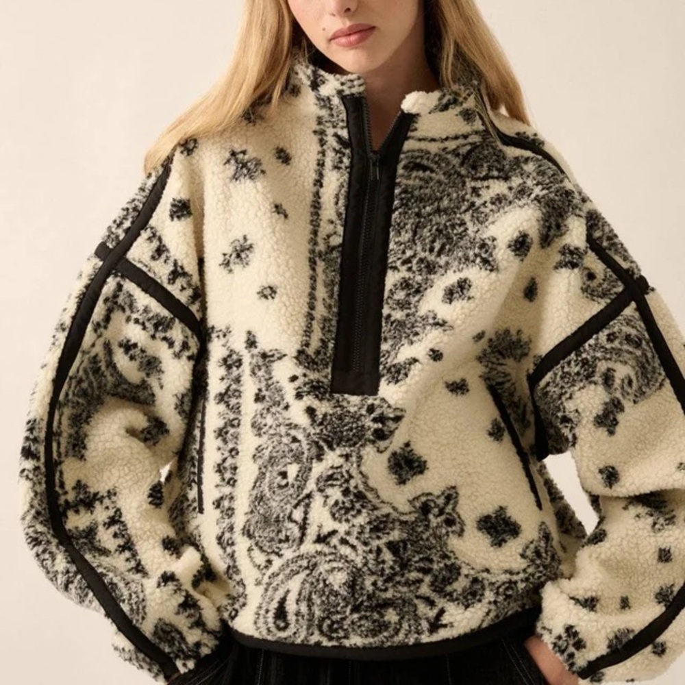 VICI Black & White Plush Sweater half zipper - Picture 3 of 14